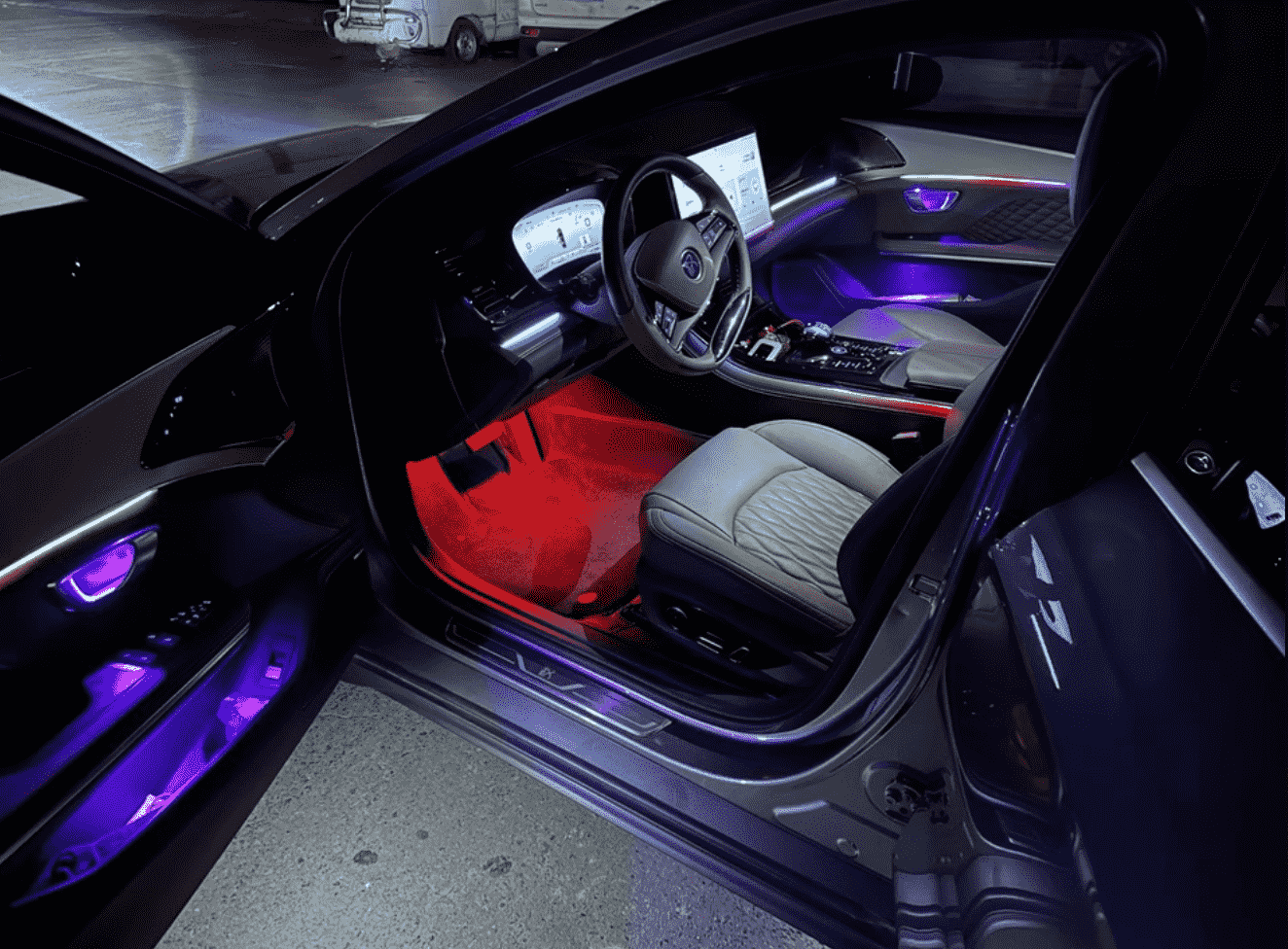 Xevaban.com ở 214 Giải Phóng là đơn vị chuyên cung cấp phụ kiện oto, đồ chơi oto, đồ chơi byd han, phụ kiện byd han, xevaban, 214 giải phóng, đèn nội thất han, đèn led nội thất han, độ đèn led nội thất han.